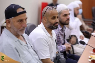 حجة الإسلام نواب في لقاء مع الشيعة المقيمين في اوروبا؛ حفظ الدين في الضيق له أجر مضاعف عند الله 4