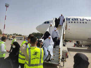 نخستین گروه حجاج اصفهانی از سرزمین وحی بازگشتند
