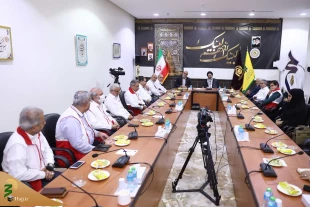 جری فی مکة؛ لقاء رئیس و عدد من المسؤولین بالمرکز الطبی للحج و الزیارة برئیس بعثة الحجاج الإیرانیین 2