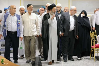 دیدار صمیمی سرپرست حجاج ایرانی با زائران کشورمان در مکه مکرمه _ 8 10