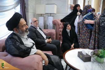 دیدار صمیمی سرپرست حجاج ایرانی با زائران کشورمان در مکه مکرمه _ 9 13