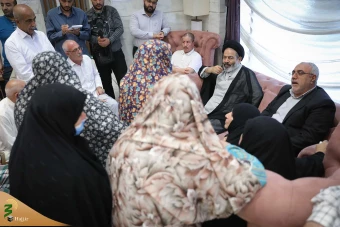 دیدار صمیمی سرپرست حجاج ایرانی با زائران کشورمان در مکه مکرمه _ 9 23