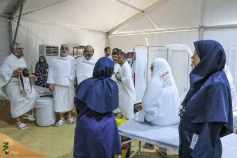 
بازدید از مرکز پزشکی حج و زیارت در سرزمین عرفات
 4