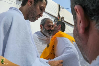 
بازدید از مرکز پزشکی حج و زیارت در سرزمین عرفات
 21