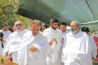 
بازدید از مرکز پزشکی حج و زیارت در سرزمین عرفات
 22