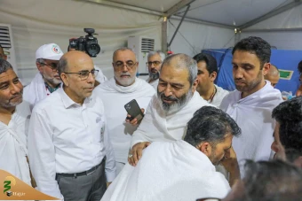 
بازدید از مرکز پزشکی حج و زیارت در سرزمین عرفات
 14