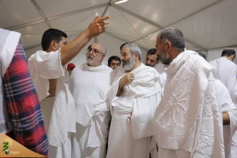 
بازدید از مرکز پزشکی حج و زیارت در سرزمین عرفات
 8
