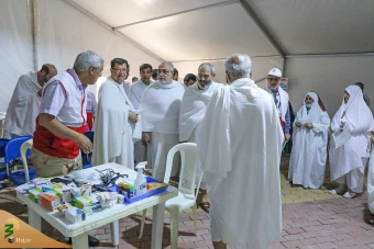 
بازدید از مرکز پزشکی حج و زیارت در سرزمین عرفات
 23