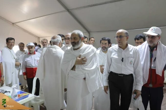 
بازدید از مرکز پزشکی حج و زیارت در سرزمین عرفات
 24