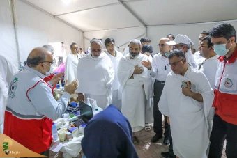 
بازدید از مرکز پزشکی حج و زیارت در سرزمین عرفات
 16