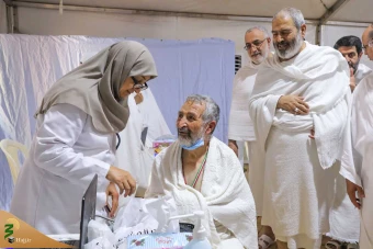 
بازدید از مرکز پزشکی حج و زیارت در سرزمین عرفات
 19
