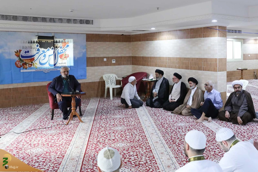 نماینده ولی فقیه در امور حج و زیارت:

تا سوم مرداد همه زائران ایرانی از عربستان خارج می شوند 9