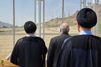 حضور بر مزار شهدای منا در مکه مکرمه 17