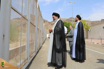 حضور بر مزار شهدای منا در مکه مکرمه 20