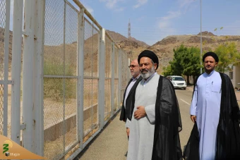 حضور بر مزار شهدای منا در مکه مکرمه 21