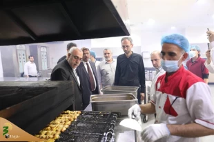 رییس سازمان حج و زیارت تاکید کرد:
تامین غذای گرم و با کیفیت برای آخرین کاروان های ایرانی مقیم مدینه منوره 3