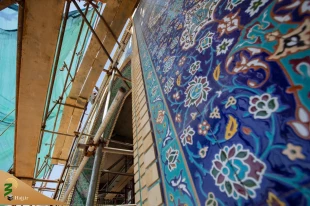 انجام کاشی‌کاری صحن حضرت زینب (س) در کربلا با همت استادکاران ایرانی + تصاویر 2