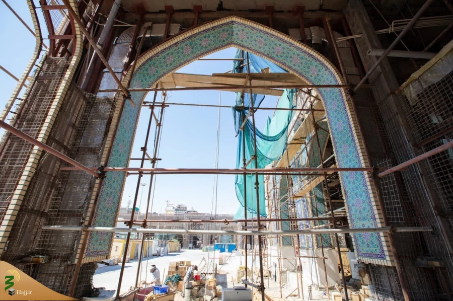 انجام کاشی‌کاری صحن حضرت زینب (س) در کربلا با همت استادکاران ایرانی + تصاویر 2