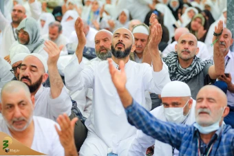 مراسم دعای ندبه در سرزمین منا 11