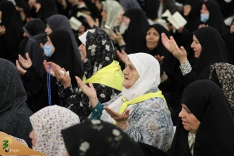 آخرین دعای کمیل زائران ایرانی در مدینه 28