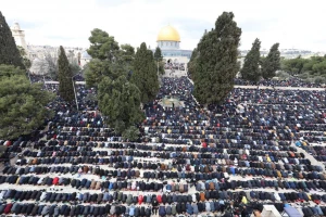 ۵۰ هزار فلسطینی نماز جمعه را در مسجد الاقصی اقامه کردند