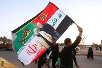پیاده‌روی زائران اربعین حسینی از نجف به کربلا 2