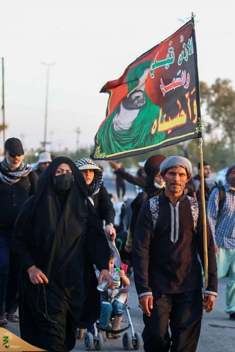 پیاده‌روی زائران اربعین حسینی از نجف به کربلا 7