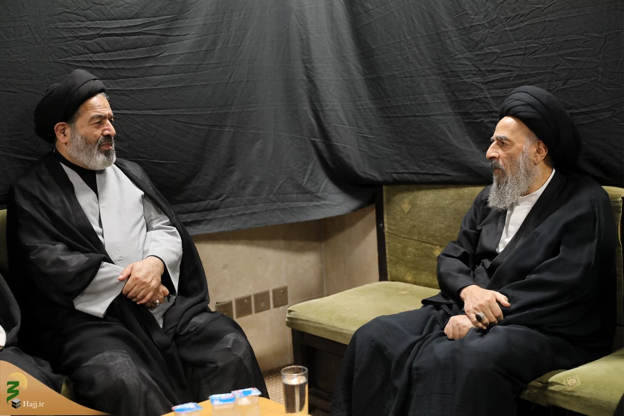 حجت الاسلام والمسلمین نواب ؛

تاکید بر برگزاری برنامه های متنوع فرهنگی درفعالیت های بعثه 4