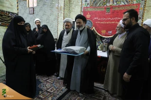 با حضور نماینده ولی فقیه در امور حج و زیارت انجام شد؛

تقدیر از خانواده‌های شهدای مدافع حرم در کربلا 2
