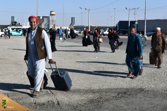 عبور زائران افغانستانی اربعین حسینی از مرز دوغارون 2