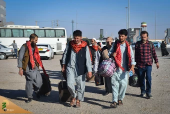 عبور زائران افغانستانی اربعین حسینی از مرز دوغارون 14