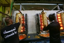 موکب‌های عراقی میزبان زائران اربعین حسینی در کربلای معلی 16