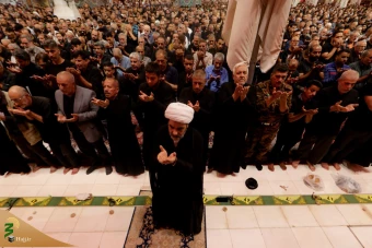 اقامه نماز جماعت در حرم امیرالمومنین علی علیه السلام 3