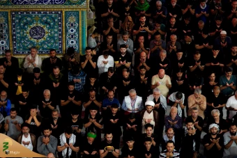 اقامه نماز جماعت در حرم امیرالمومنین علی علیه السلام 5
