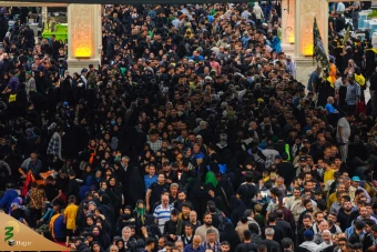 اقامه نماز جماعت در حرم امیرالمومنین علی علیه السلام 12