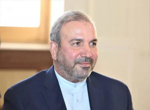 سفیر ایران در بغداد:

با همکاری عراق و ایران زیارت اربعین متفاوت‌تر از گذشته برگزار شد