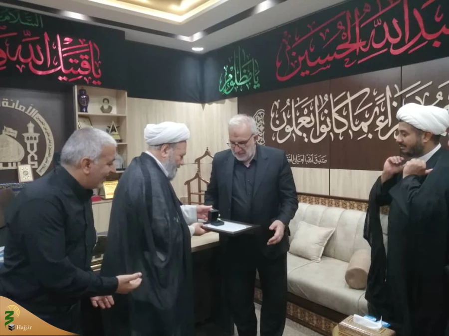 دیدار مسئولین بعثه مقام معظم رهبری در عراق با تولیت عتبه حسینیه در کربلای معلی