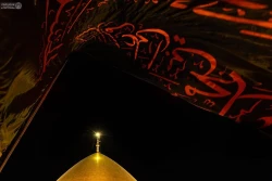 تصاویر/ بر افراشته شدن پرچم عزای گنبد حرم امام عسکری (ع) 3
