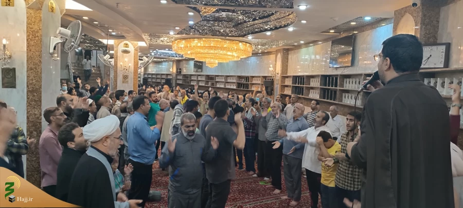عزاداری زائران ایرانی در شب شهادت امام حسن عسگری در سرداب امام علی حرم مطهر حضرت ابوالفضل العباس (ع) 3