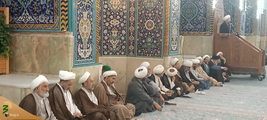حضور چشمگیرعلما و روحانیون کاروان ها در برنامه بعثه مقام معظم رهبری در حرم امام حسین + تصاویر  2