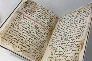 ترمیم نسخه قدیمی قرآن به خط حجازی در مصر