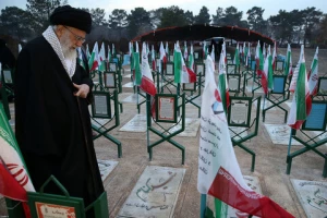پیام رهبر انقلاب به‌ مناسبت هفته دفاع مقدس و روز تجلیل از شهدا و ایثارگران؛

باید پیام شهیدان را بدرستی بشنویم و از آن برای آبادی دنیا و آخرت بهره گیریم