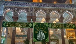نصب کتیبه های سبز رنگ به مناسبت فرا رسیدن میلاد پیامبر اکرم (ص) و امام جعفر صادق(ع) در حرم امام حسین (ع) 11