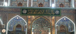 نصب کتیبه های سبز رنگ به مناسبت فرا رسیدن میلاد پیامبر اکرم (ص) و امام جعفر صادق(ع) در حرم امام حسین (ع) 15