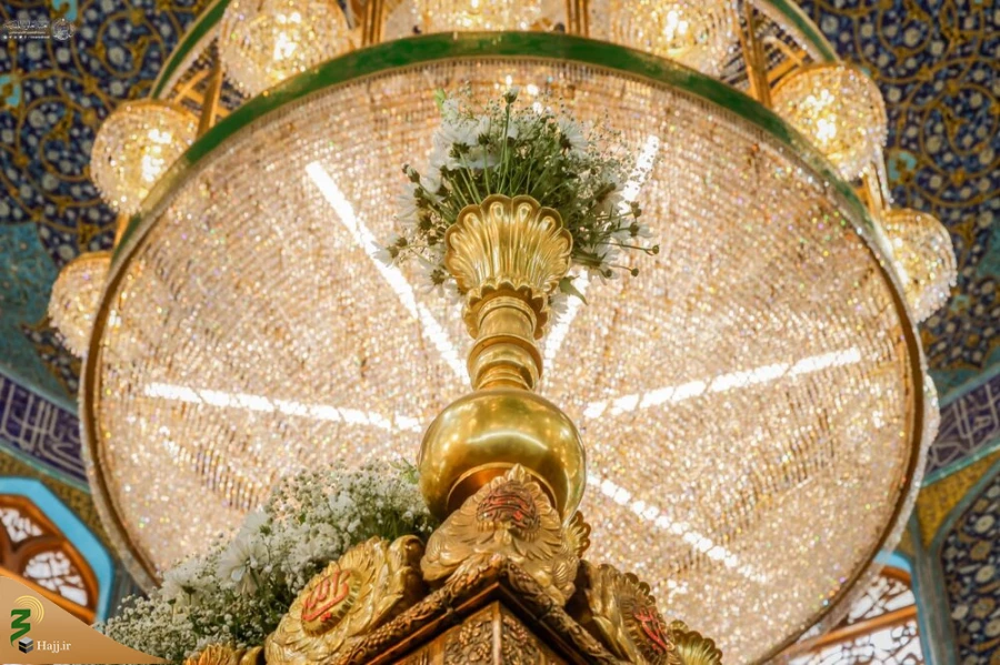 گل آرایی ضریح حضرت امیر مؤمنان علی (ع) به مناسبت میلاد پیامبر اکرم (ص)+تصاویر 2