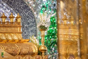 گل آرایی ضریح حضرت امیر مؤمنان علی (ع) به مناسبت میلاد پیامبر اکرم (ص)+تصاویر 2