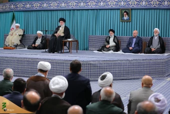 دیدار مسئولان نظام و مهمانان کنفرانس وحدت با رهبر انقلاب 16