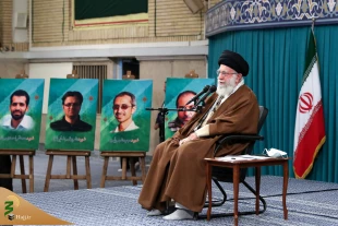 رهبر معظم انقلاب: 
اگر جنایت رژیم صهیونیستی ادامه پیدا کند کسی نمی‌‎تواند جلوی مسلمانان و نیروهای مقاومت را بگیرد. 3