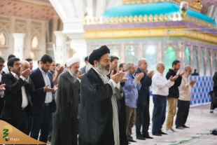 قام مسوولو منظمة الحج و الزیارة بزیارة مرقد مؤسس الثورة الإسلامیة و أدّوا التحیة للإمام الخمینی (رض). 2