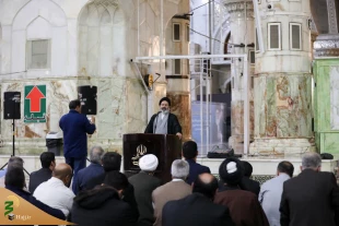 قام مسوولو منظمة الحج و الزیارة بزیارة مرقد مؤسس الثورة الإسلامیة و أدّوا التحیة للإمام الخمینی (رض). 2